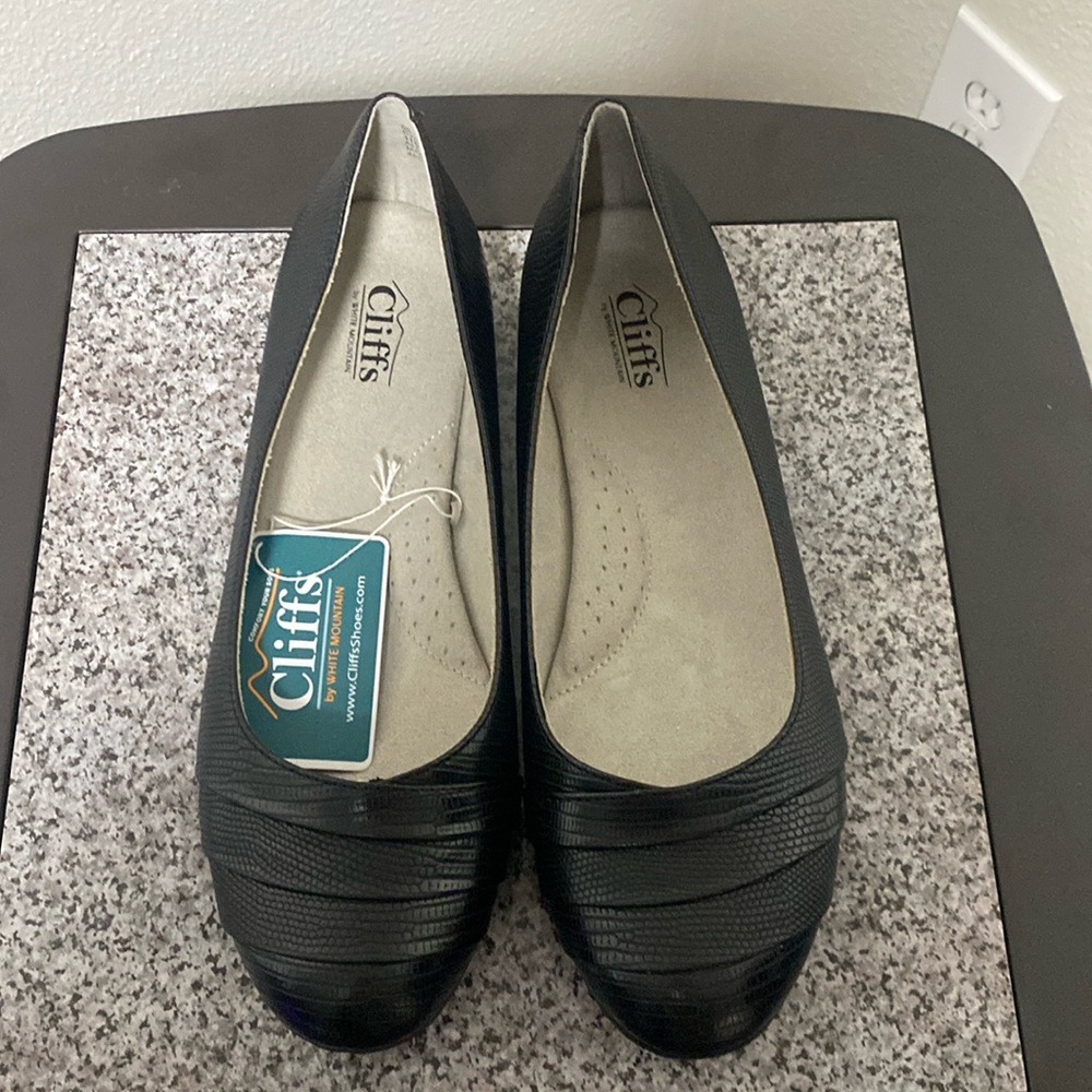 NIB: Cliffs By White Mountain Shoes🌺